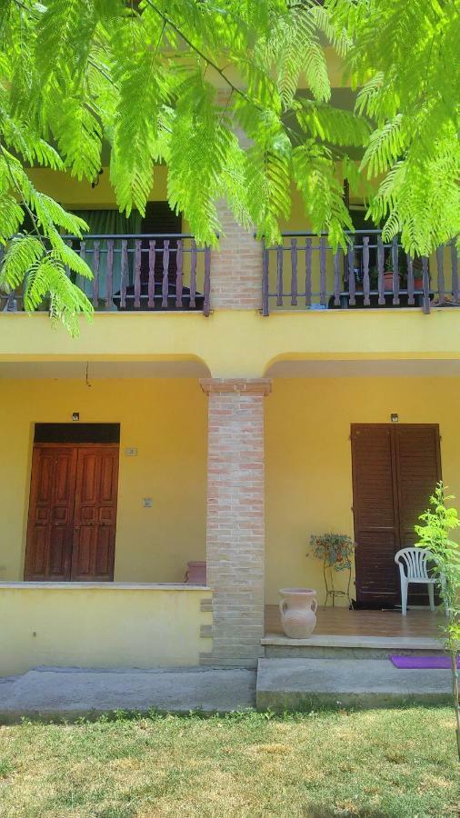 Il Girasole Apartment Castel Ritaldi Ngoại thất bức ảnh