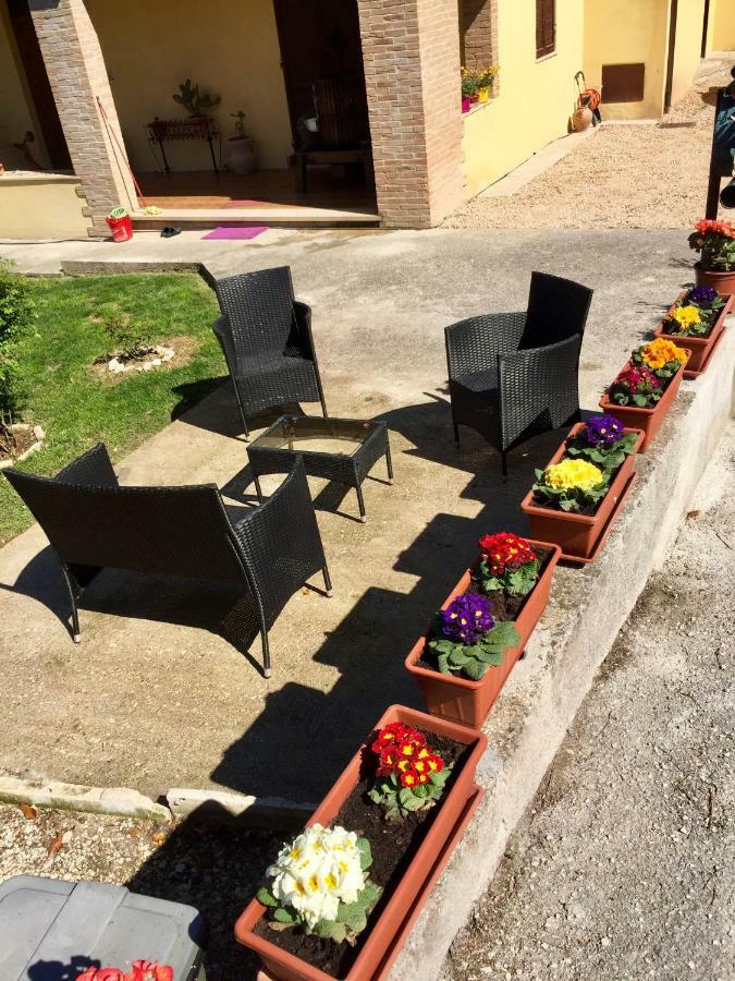 Il Girasole Apartment Castel Ritaldi Ngoại thất bức ảnh